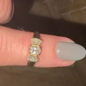 Elegant 10k Women's Ring